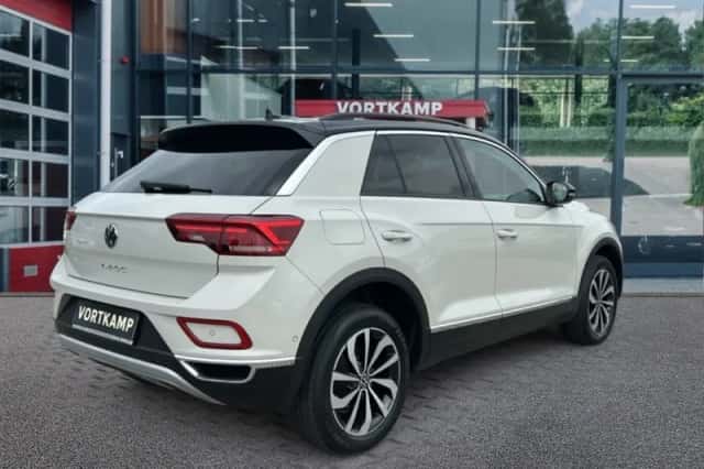 Volkswagen T-Roc (2022) thumbnail 5