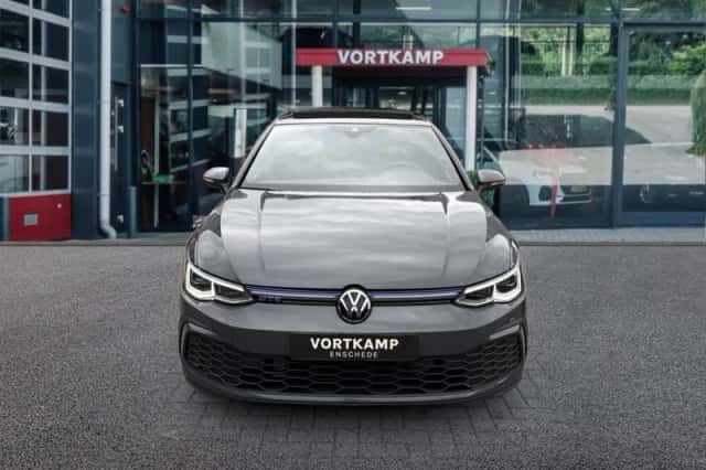 Volkswagen Golf (2022) thumbnail 2