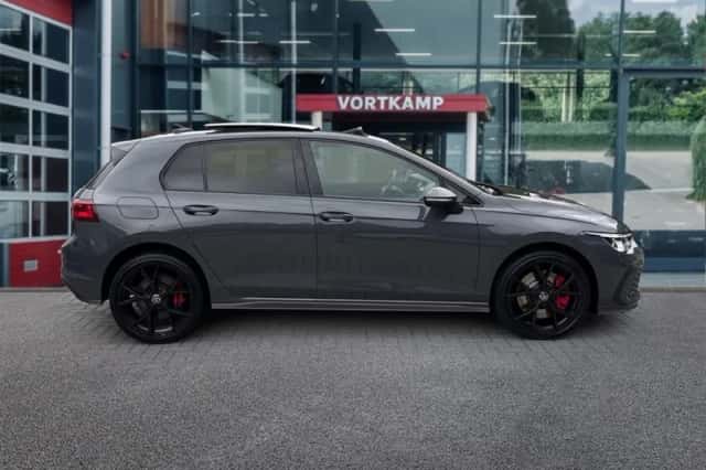 Volkswagen Golf (2022) thumbnail 4