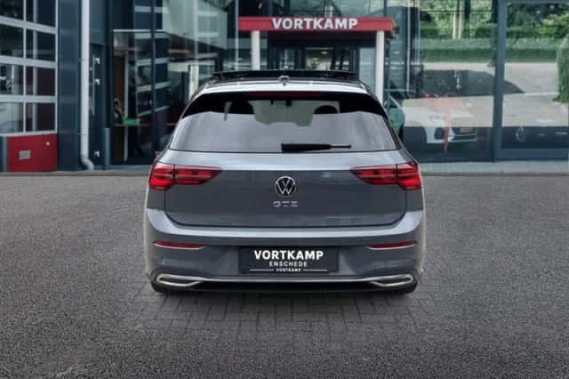 Volkswagen Golf (2022) thumbnail 6