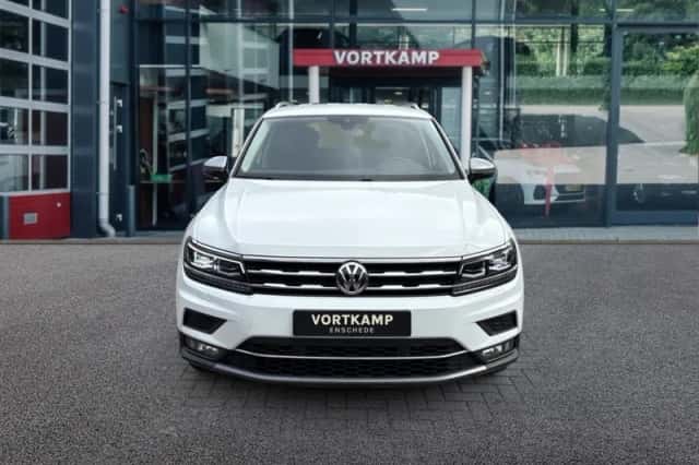 Volkswagen Tiguan (2021) thumbnail 2