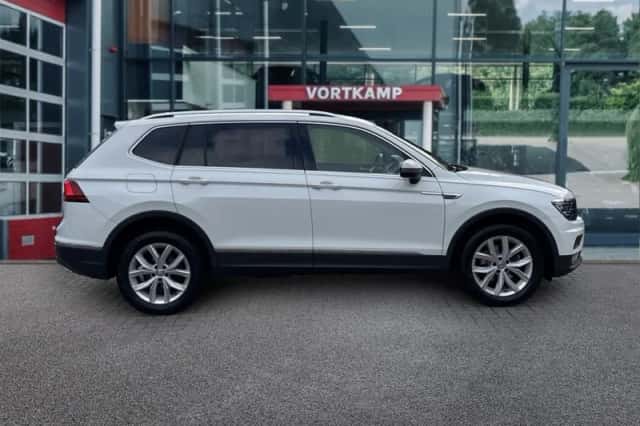 Volkswagen Tiguan (2021) thumbnail 4