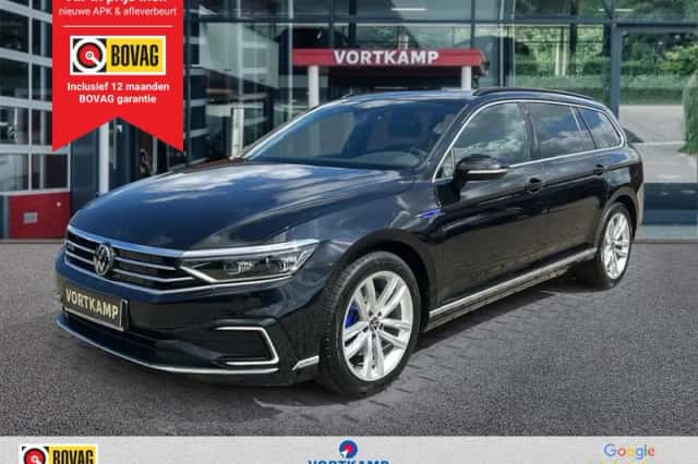 Volkswagen Passat (2022) thumbnail 1