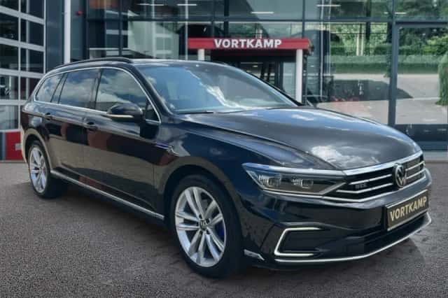 Volkswagen Passat (2022) thumbnail 3