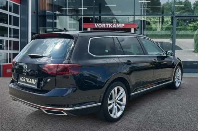 Volkswagen Passat (2022) thumbnail 5