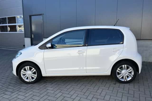Volkswagen Up! (2019) thumbnail 2
