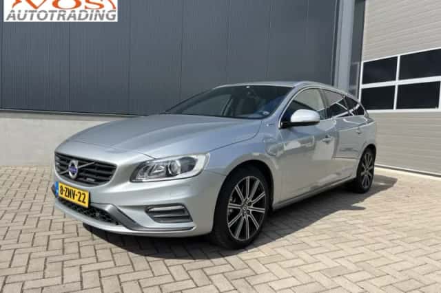 Volvo V60 (2015) thumbnail 1