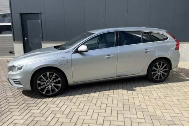 Volvo V60 (2015) thumbnail 2