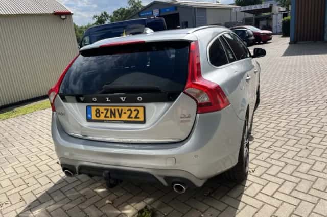 Volvo V60 (2015) thumbnail 4