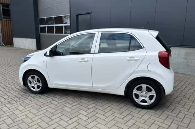 Kia Picanto (2021) thumbnail 2