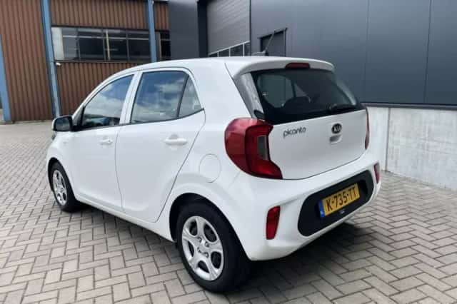 Kia Picanto (2021) thumbnail 3