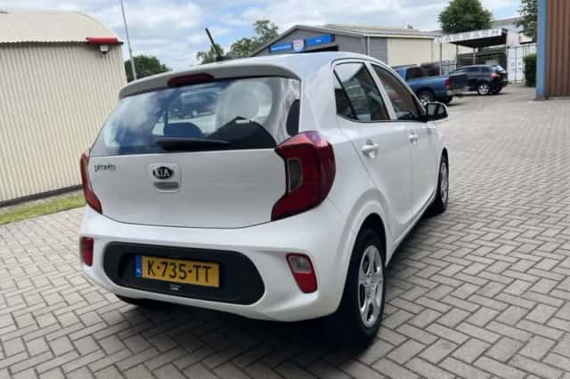 Kia Picanto (2021) thumbnail 4