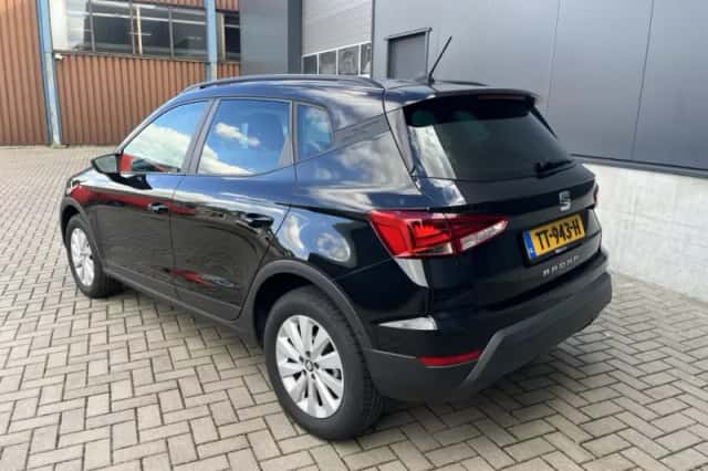 SEAT Arona (2018) thumbnail 3