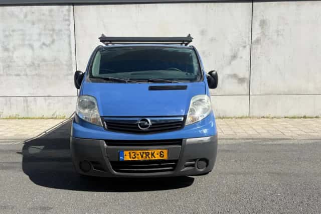 Opel Vivaro (2008) thumbnail 2