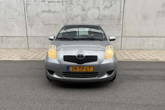 Toyota Yaris (2007) thumbnail 2