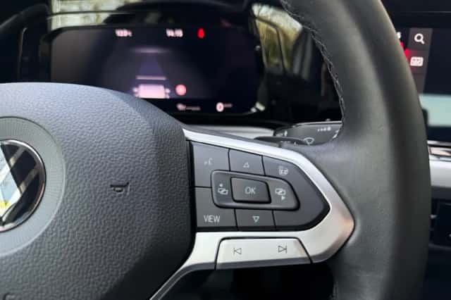 Volkswagen Golf (2022) thumbnail 31
