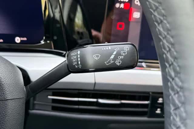 Volkswagen Golf (2022) thumbnail 32