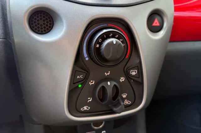 Peugeot 108 (2016) thumbnail 29