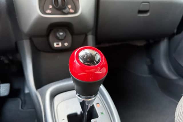Peugeot 108 (2016) thumbnail 31