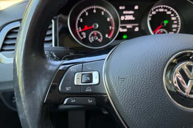 Volkswagen Golf (2015) thumbnail 23