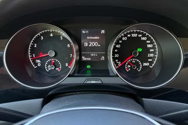 Volkswagen Golf (2015) thumbnail 24