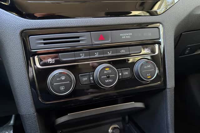 Volkswagen Golf (2015) thumbnail 28