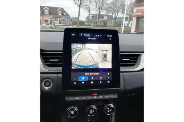 Renault Captur (2020) thumbnail 2