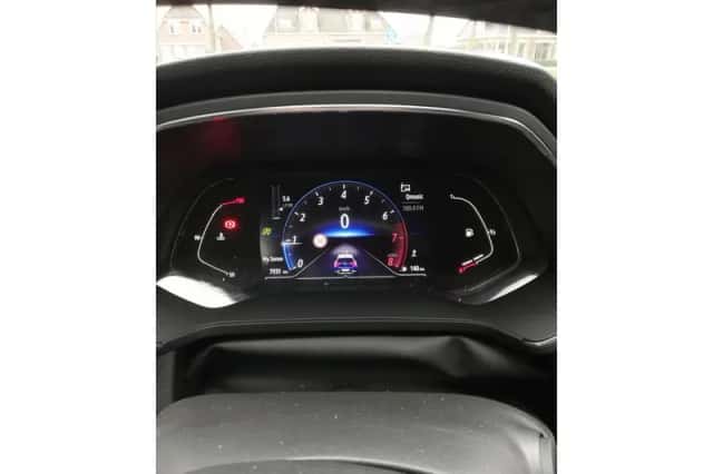 Renault Captur (2020) thumbnail 4