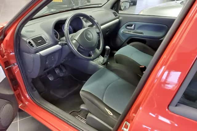 Renault Clio (2007) thumbnail 5