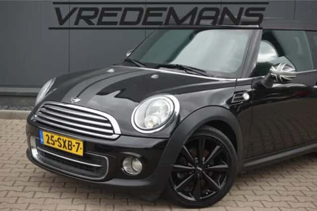 MINI Clubman (2011) thumbnail 2