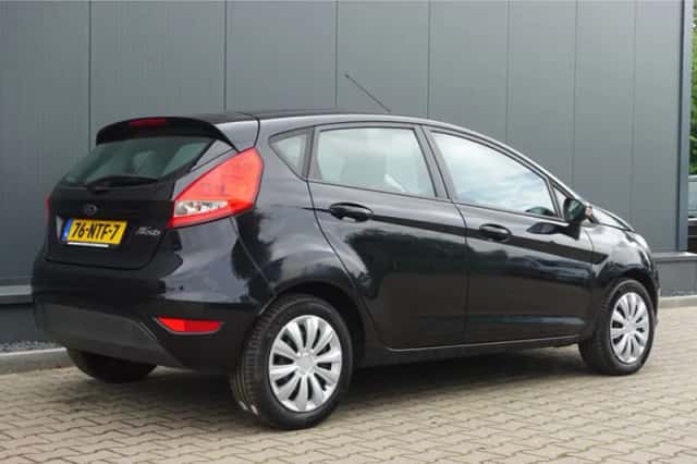 Ford Fiesta (2010) thumbnail 2