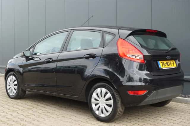 Ford Fiesta (2010) thumbnail 3