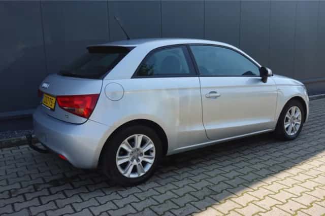 Audi A1 (2011) thumbnail 3