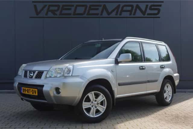 Nissan X-Trail (2005) thumbnail 1