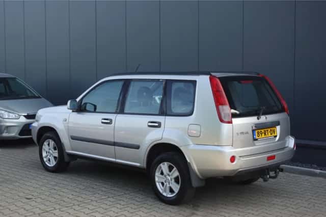 Nissan X-Trail (2005) thumbnail 2