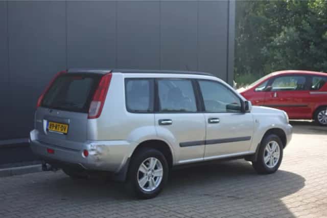 Nissan X-Trail (2005) thumbnail 3