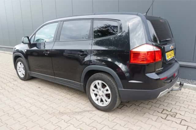 Chevrolet Orlando (2011) thumbnail 2