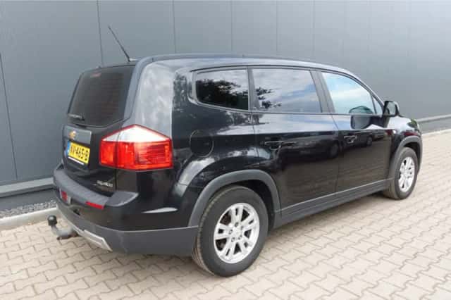Chevrolet Orlando (2011) thumbnail 3