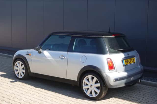 MINI Cooper (2003) thumbnail 2