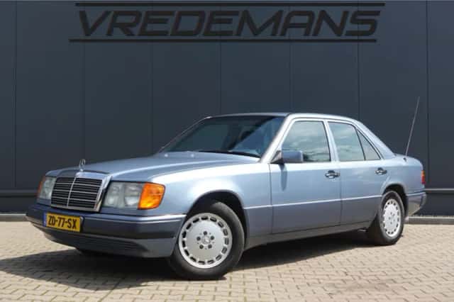 Mercedes-Benz E-Klasse (1990) thumbnail 1