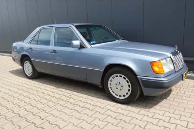 Mercedes-Benz E-Klasse (1990) thumbnail 4