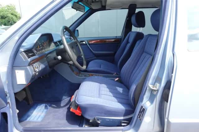 Mercedes-Benz E-Klasse (1990) thumbnail 5