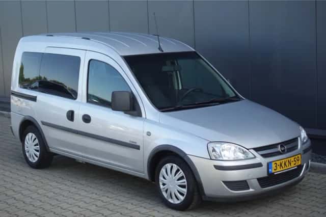 Opel Tour (2004) thumbnail 4