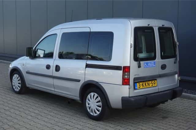 Opel Tour (2004) thumbnail 2