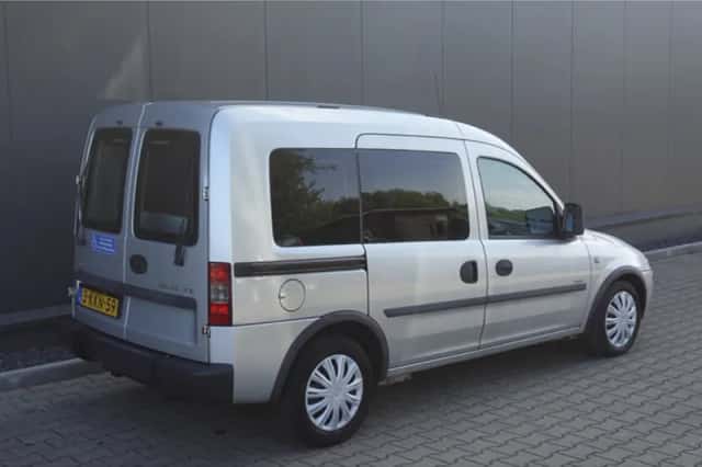 Opel Tour (2004) thumbnail 3