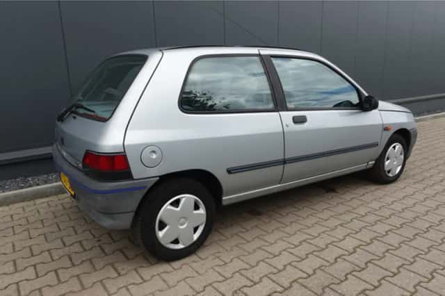Renault Clio (1994) thumbnail 3