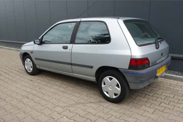 Renault Clio (1994) thumbnail 2