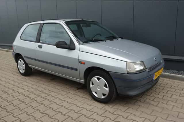 Renault Clio (1994) thumbnail 4