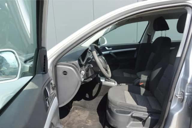 Škoda Octavia (2009) thumbnail 5