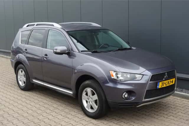 Mitsubishi Outlander (2010) thumbnail 4